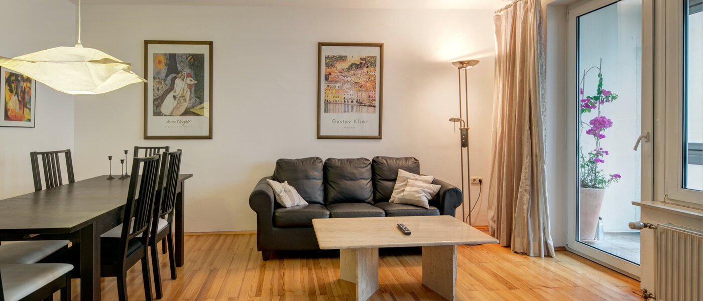 Ploché München Schwabing-Nord (zw. Leopoldstraße & Englischen Garten) 01 Living 3091