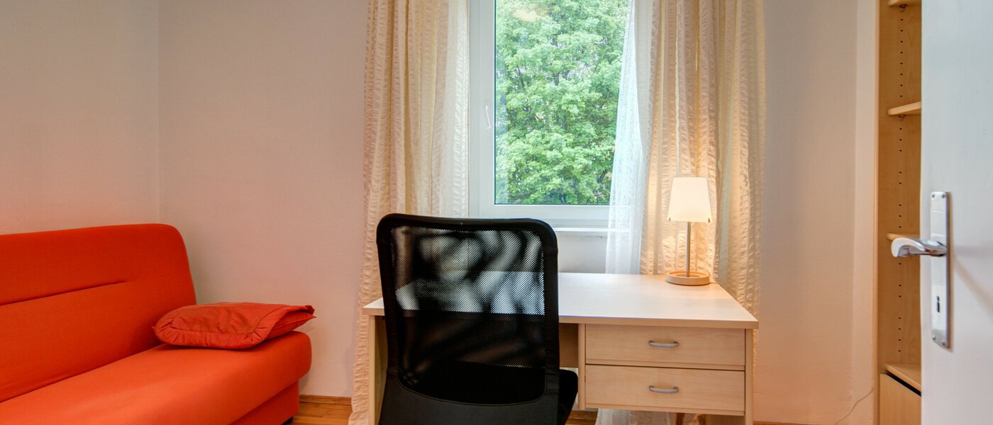 Ploché München Schwabing-Nord (zw. Leopoldstraße & Englischen Garten) 02 Pracovna/pokoj pro hosty 3091