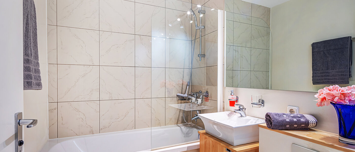 Ravna stran München Moosach 01 Kopalnica 3142