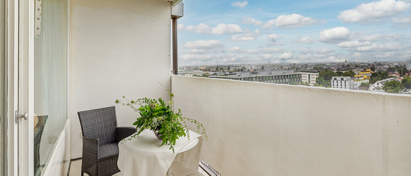 Ravna stran München Moosach 01 Balkon 3142