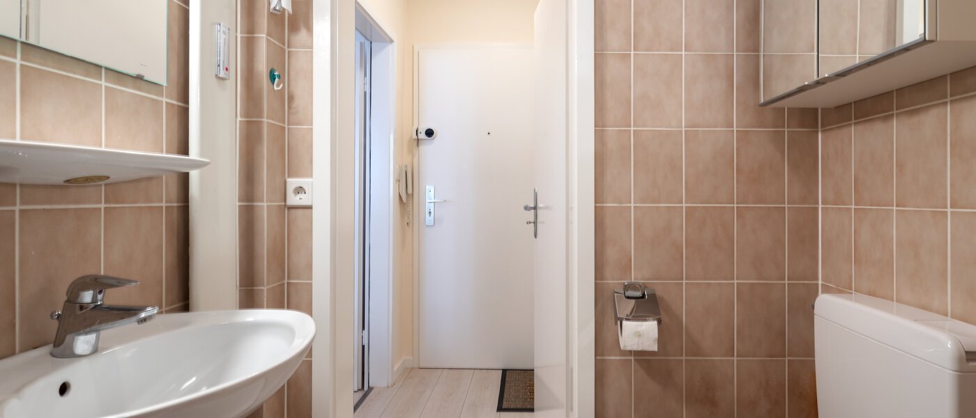 Flat München Schwabing (links der Leopoldstraße) 02 Baderom 3177