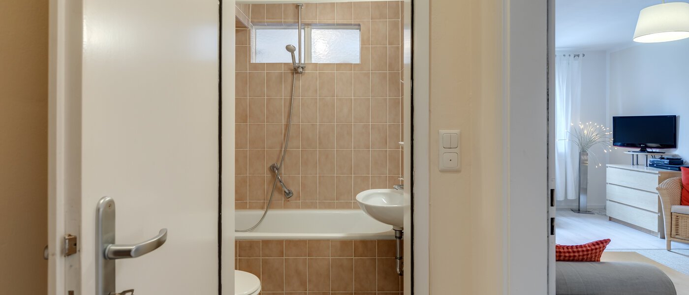 Flat München Schwabing (links der Leopoldstraße) 01 Korridor/gang 3177