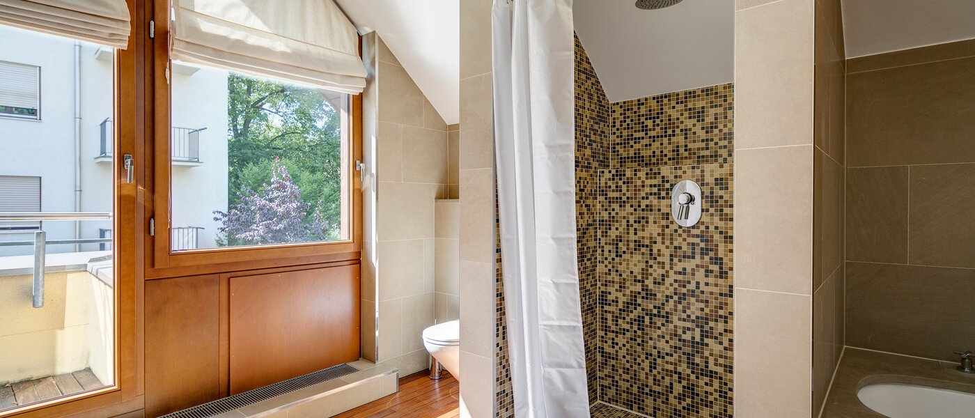 ikerház München Schwabing (links der Leopoldstraße) 03 Fürdőszoba 3396