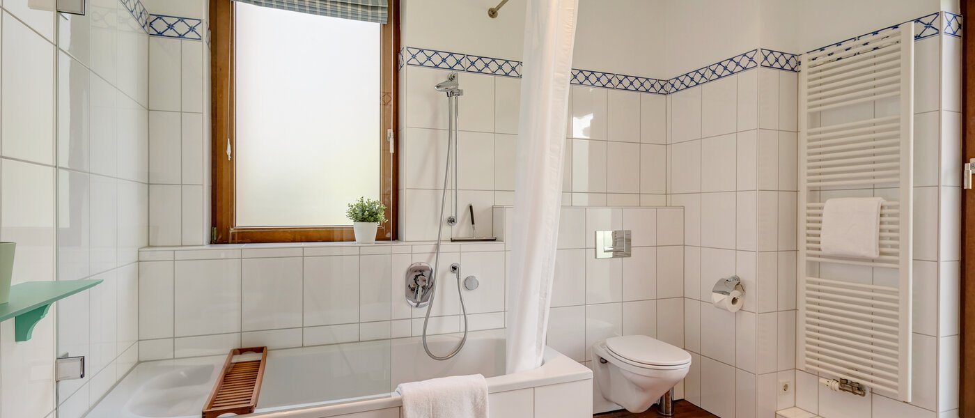 ikerház München Schwabing (links der Leopoldstraße) 01 2. fürdőszoba 3396