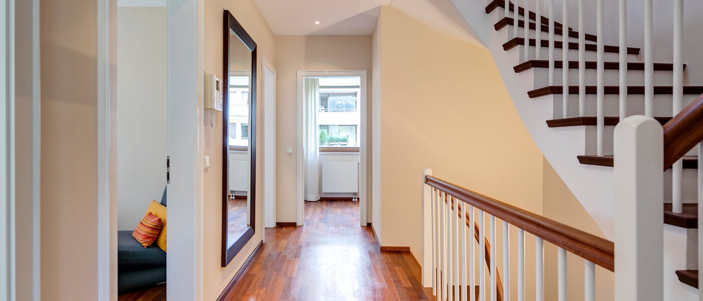 ikerház München Schwabing (links der Leopoldstraße) 03 Folyosó/folyosó 3396