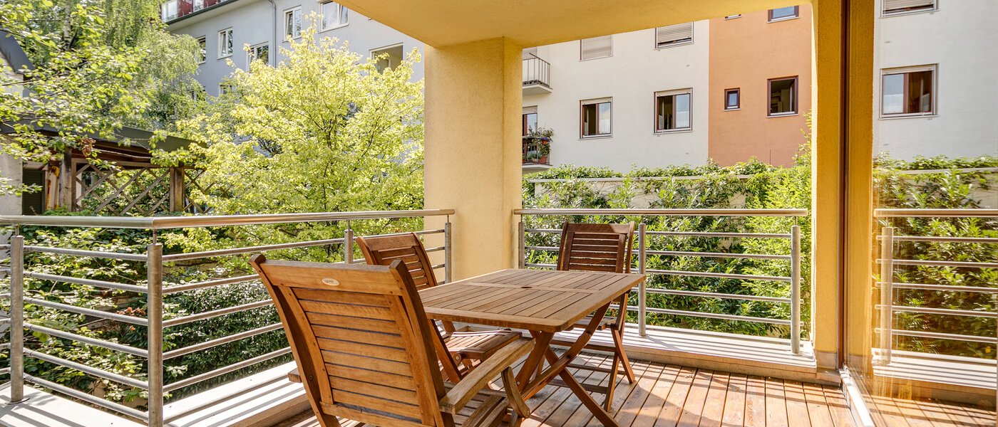 ikerház München Schwabing (links der Leopoldstraße) 01 Erkély 3396