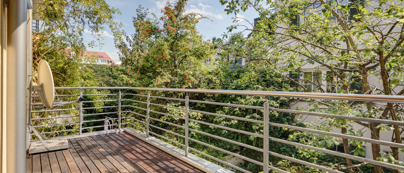 ikerház München Schwabing (links der Leopoldstraße) 03 Erkély 3396