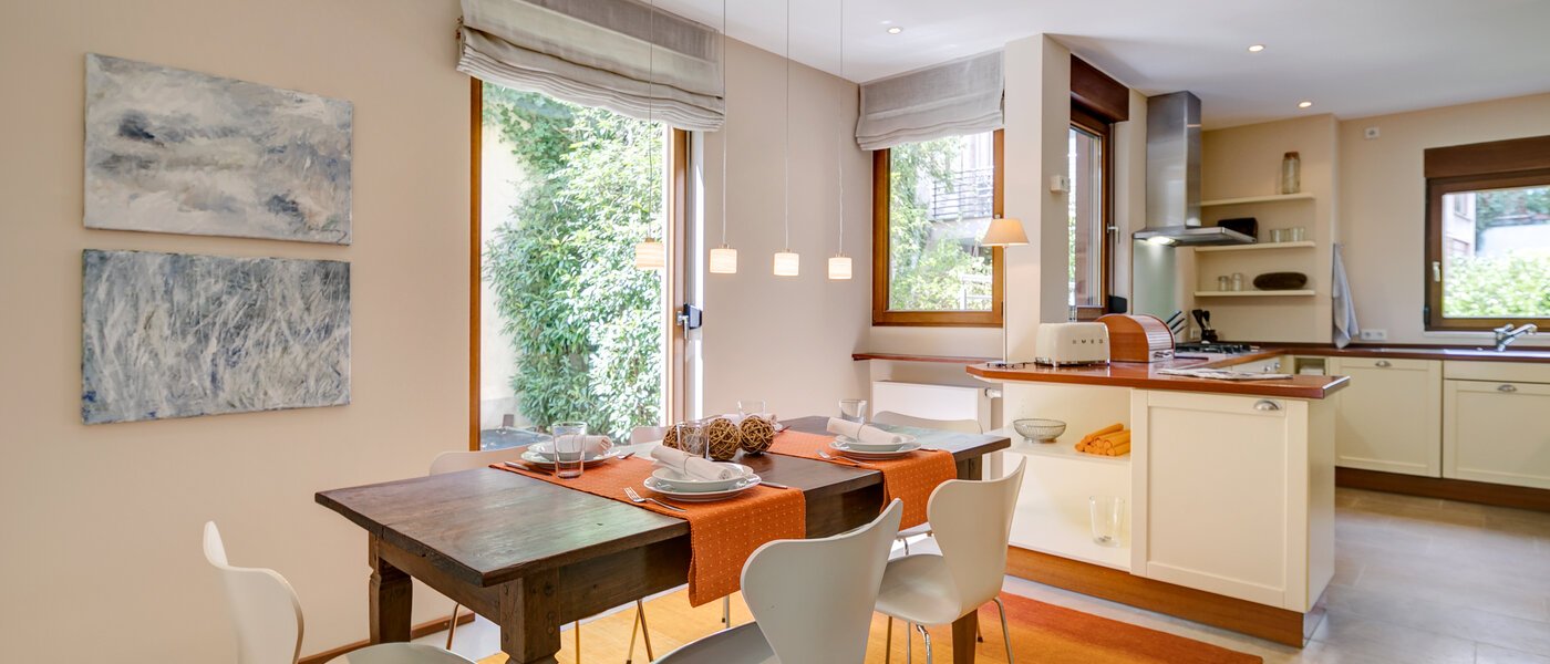 ikerház München Schwabing (links der Leopoldstraße) 01 Étkező 3396