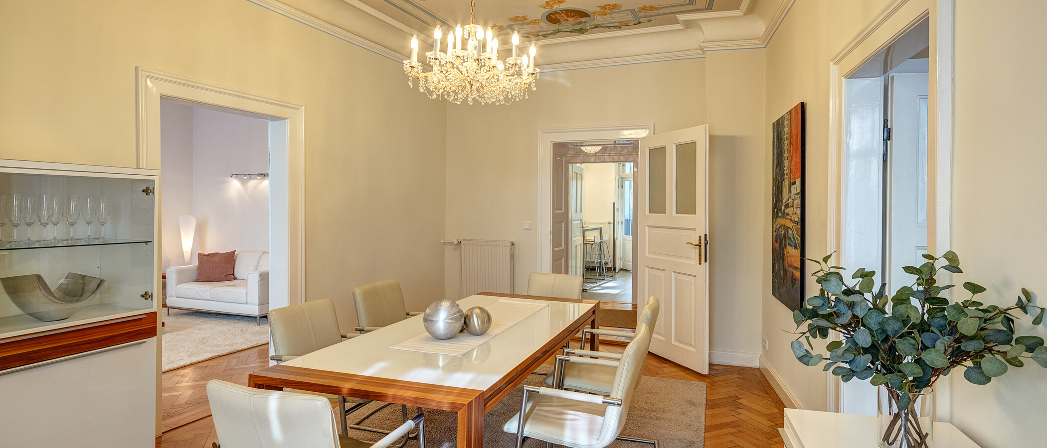 Ploché München Maxvorstadt - Rund um den Josephsplatz 03 Jídelna 4242