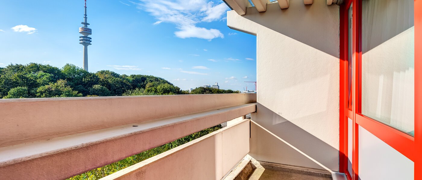 Ravna stran München Schwabing-West 01 Balkon 4272