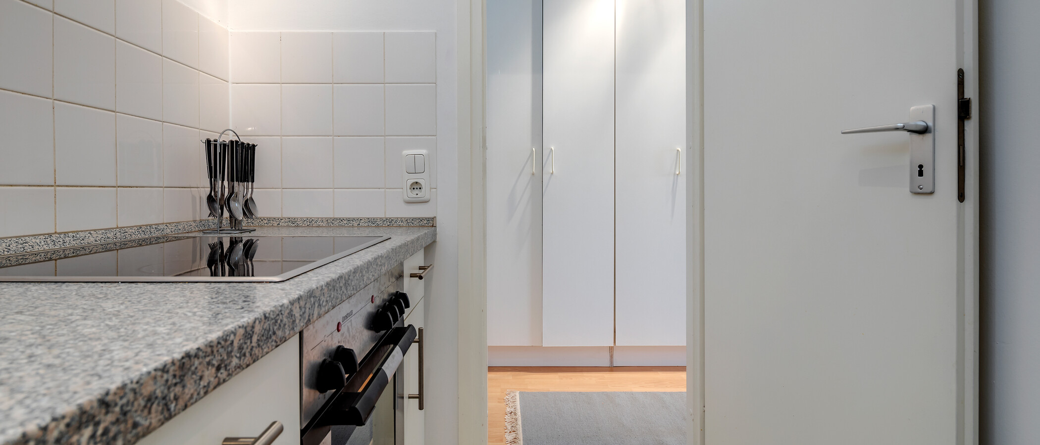 Ploché München Schwabing-Nord (zw. Leopoldstraße & Englischen Garten) 02 Kuchyně 4452