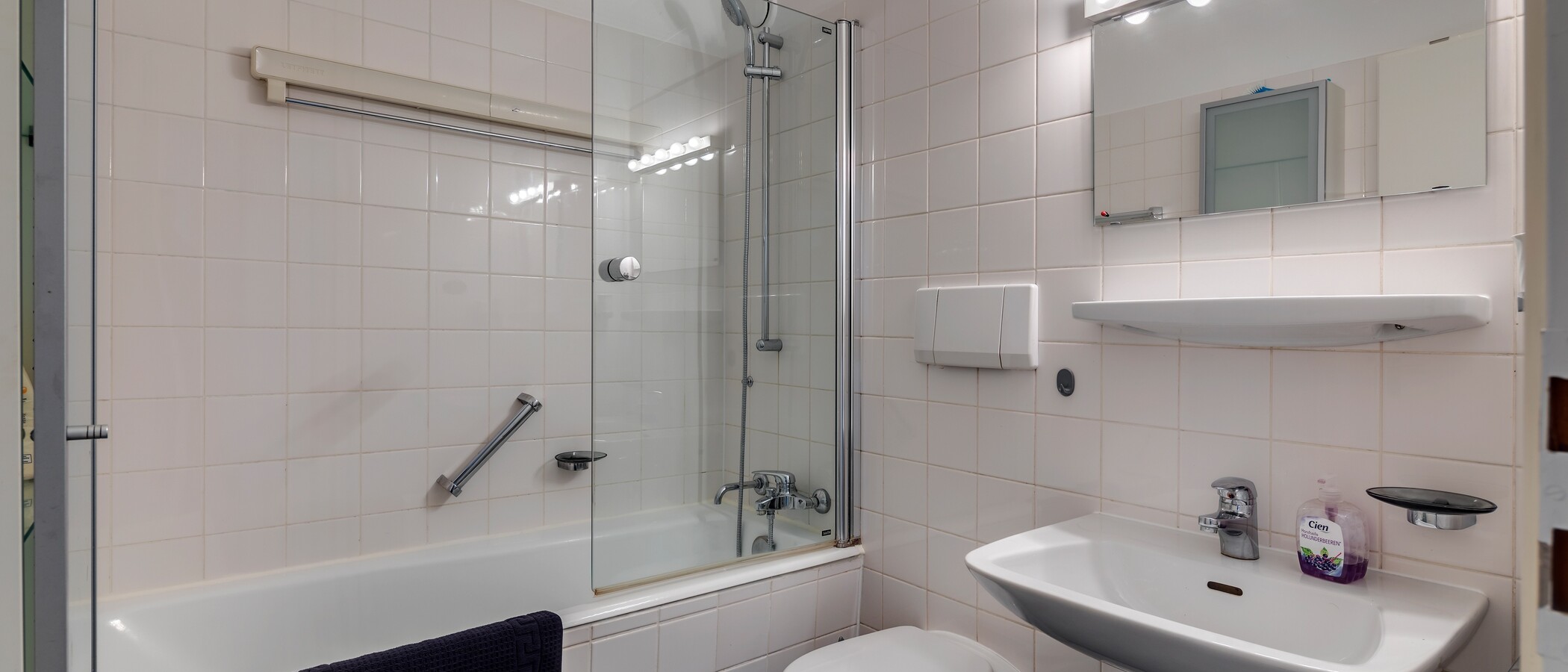 Ploché München Schwabing-Nord (zw. Leopoldstraße & Englischen Garten) 01 Koupelna 4452