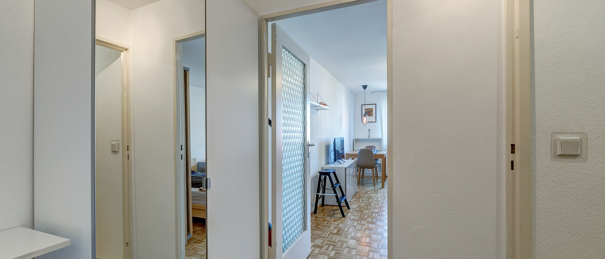 Ploché München Schwabing-West 01 Chodba/chodba 4685