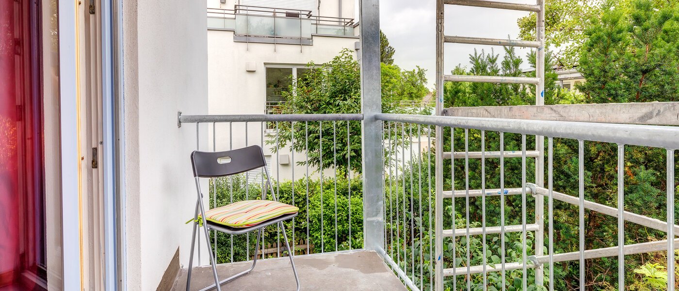 Ravna stran München Berg am Laim 01 Balkon 4926