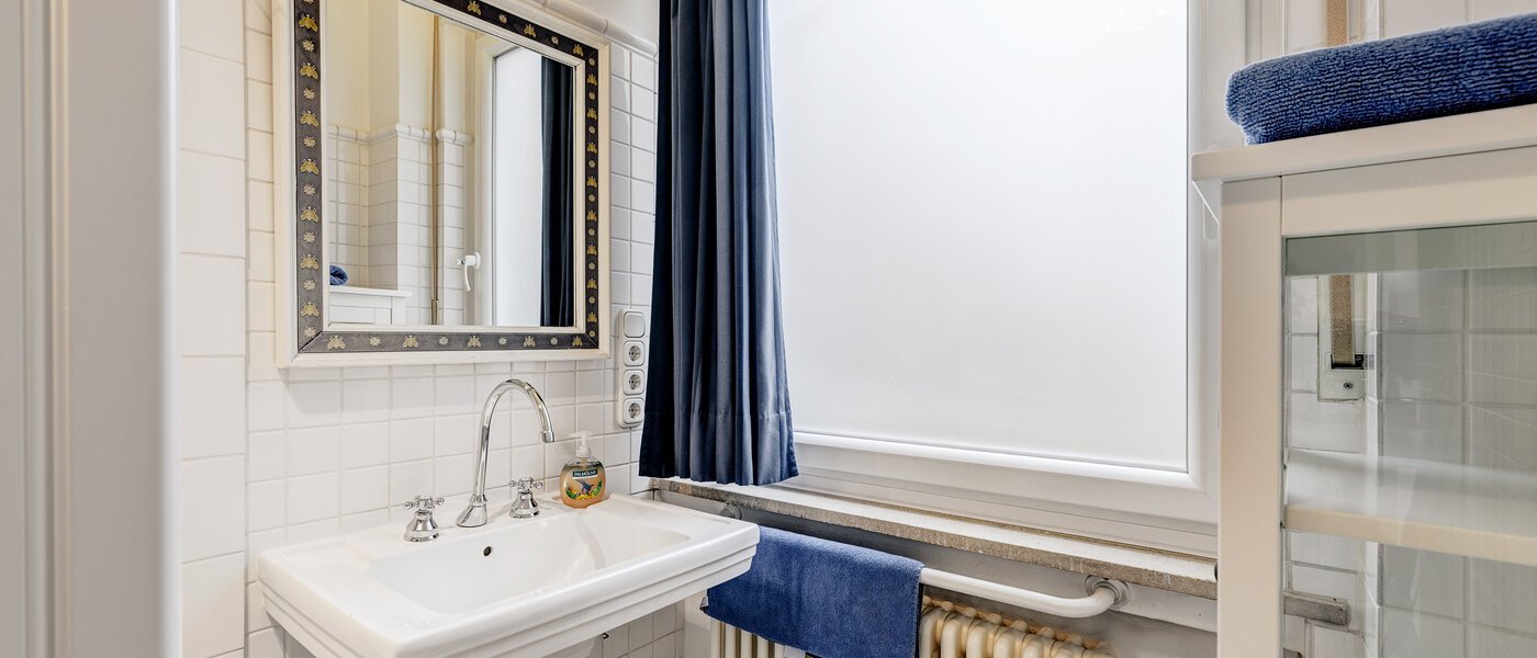 Flat München Schwabing (rechts der Leopoldstraße) 01 Baderom 4984