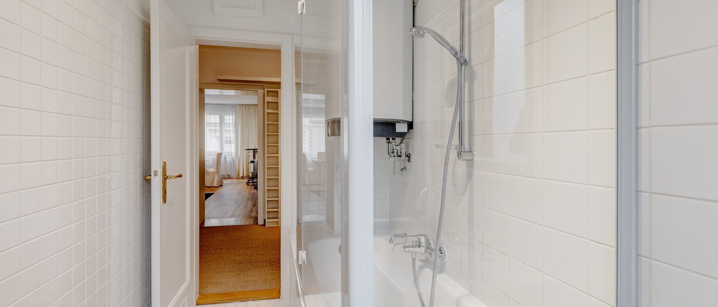 Flat München Schwabing (rechts der Leopoldstraße) 03 Baderom 4984