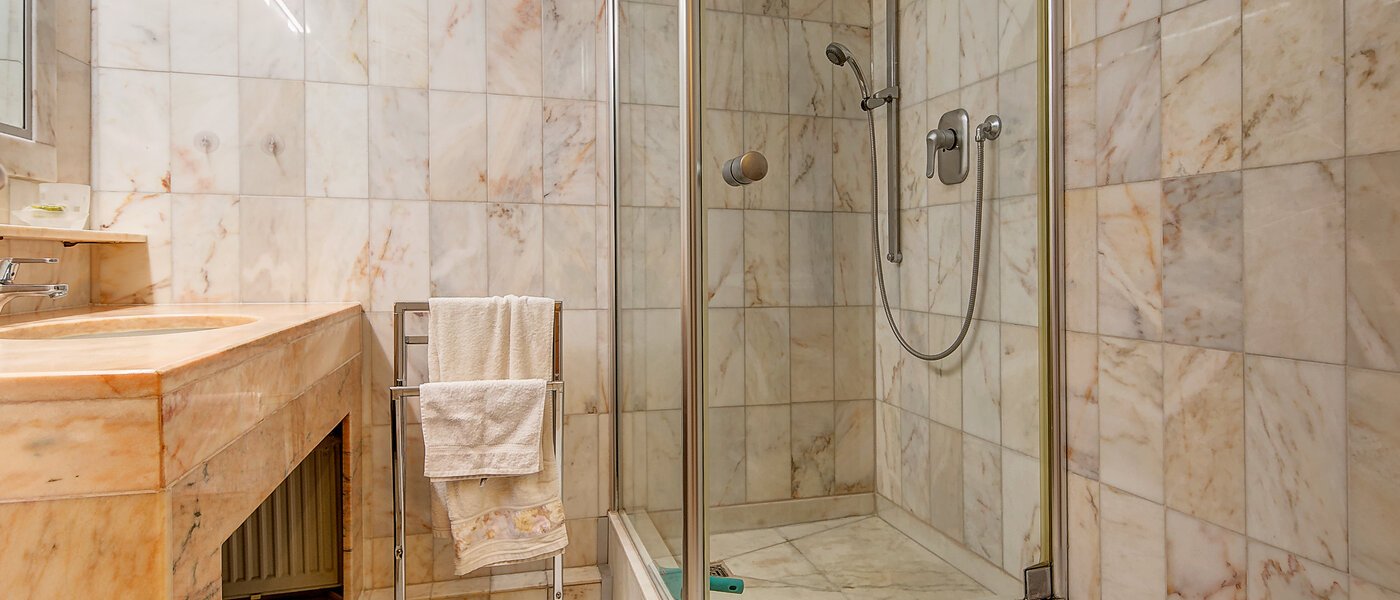 Ploché München Olympiadorf 01 Koupelna 5242