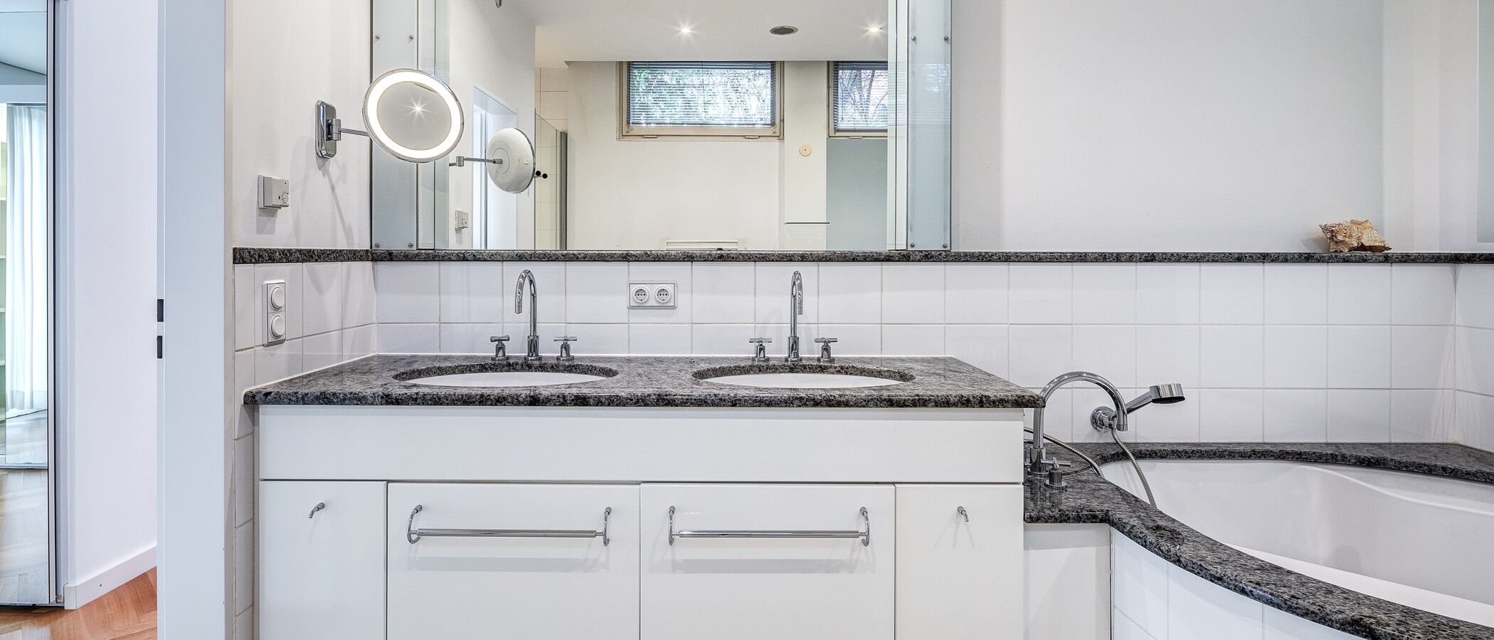Rodinný dům München Obermenzing 04 1. koupelna 5436