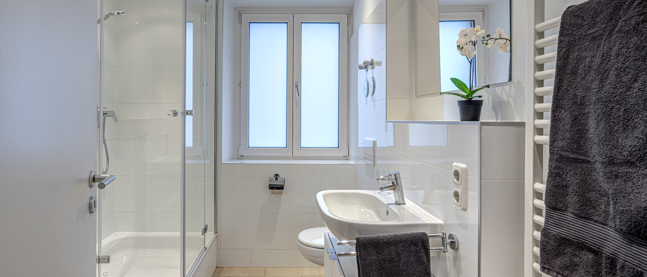 Lapos München Schwabing-Nord (zw. Leopoldstraße & Englischen Garten) 01 Fürdőszoba 5559