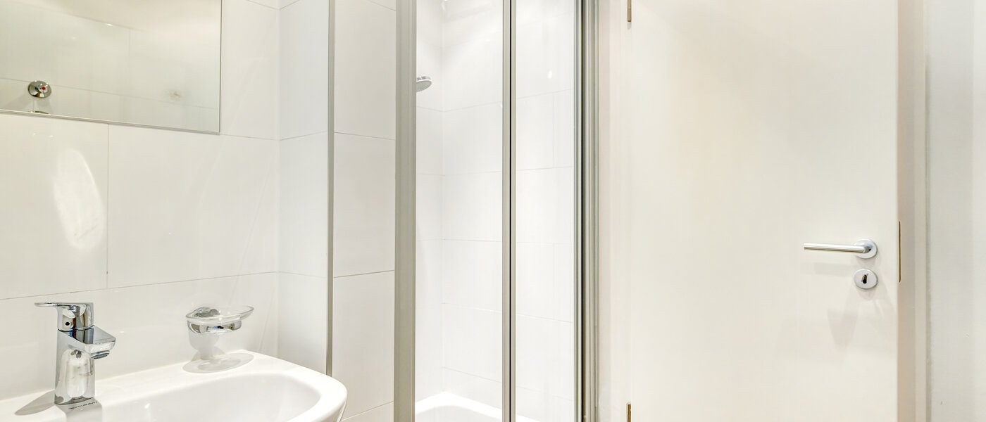 Lapos München Schwabing-Nord (zw. Leopoldstraße & Englischen Garten) 01 Fürdőszoba 5560