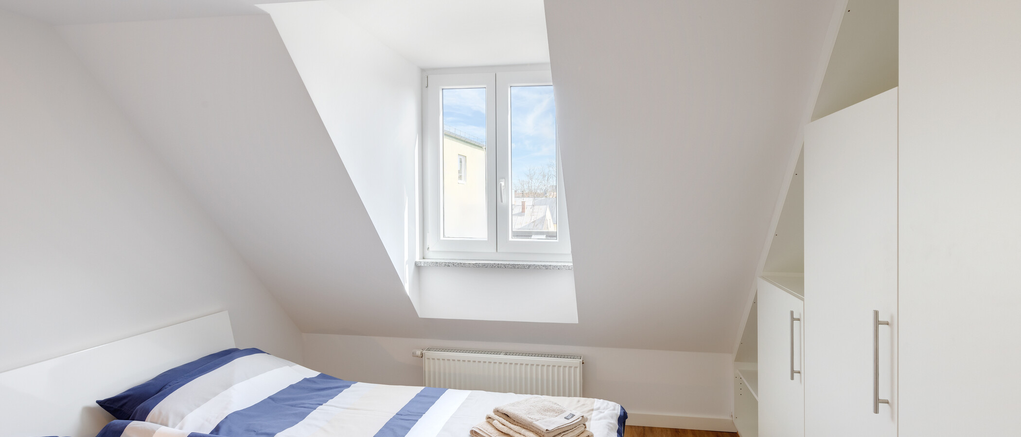 Tetőtéri lakás München Schwabing 01 Hálószoba 5576