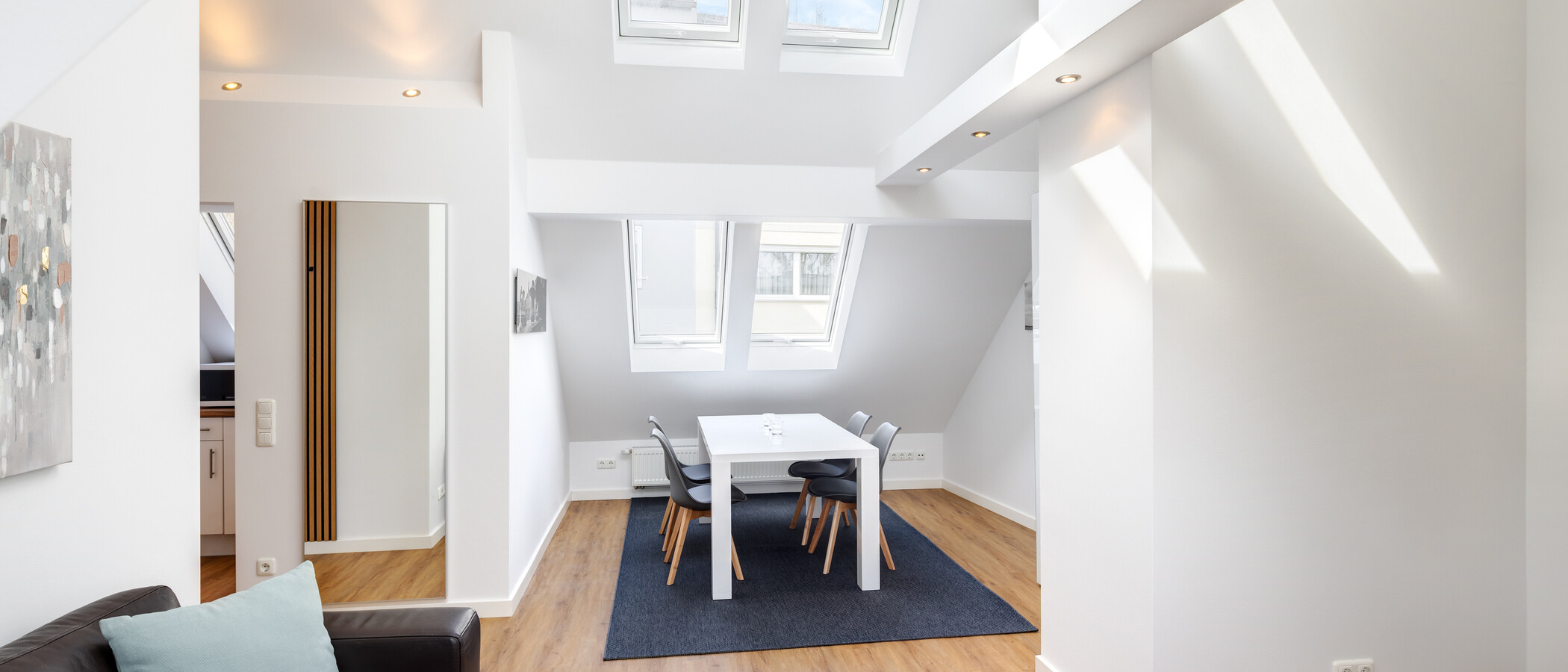 Tetőtéri lakás München Schwabing 04 Nappali 5576