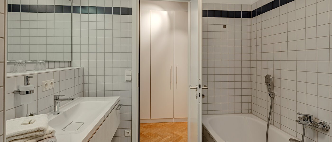 Flat München Bogenhausen 02 Baderom 5866