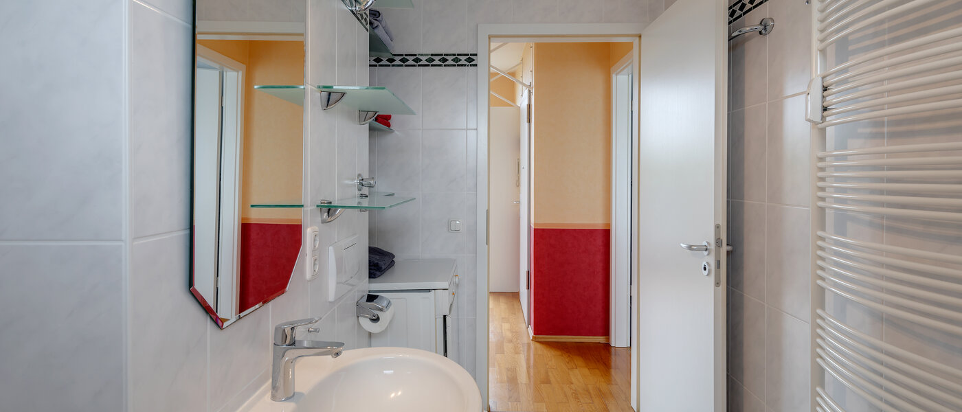 Апартамент с покривна тераса München Sendling-Westpark 02 Баня 5946