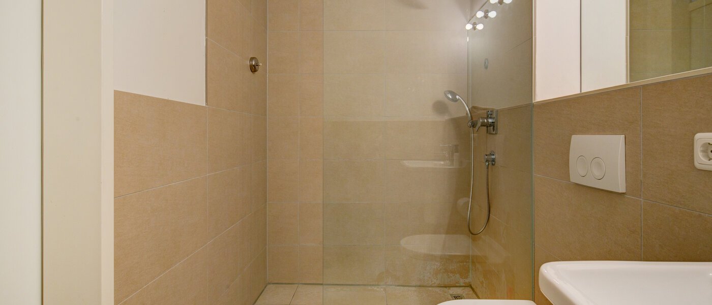 Ravna stran München Großhadern 01 Kopalnica 6060