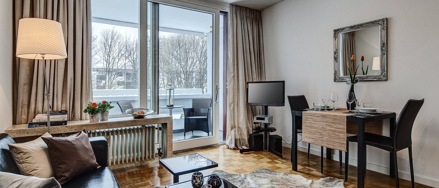 Ploché München Arabellapark 02 Living 6126