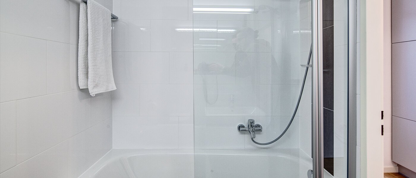 Ravna stran München Arabellapark 03 Kopalnica 6126