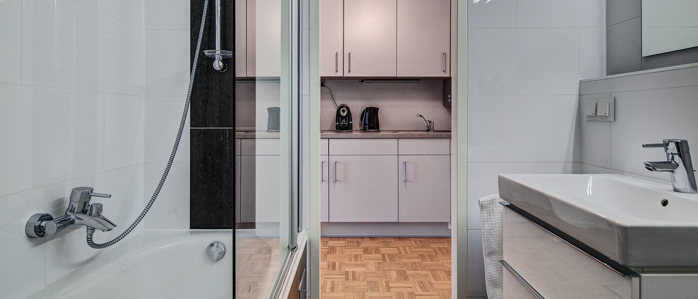 Ravna stran München Arabellapark 04 Kopalnica 6126