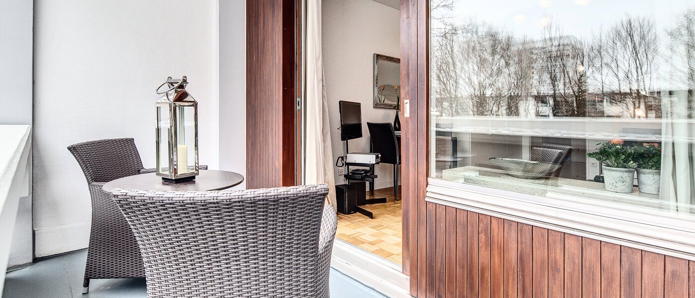 Ravna stran München Arabellapark 02 Balkon 6126