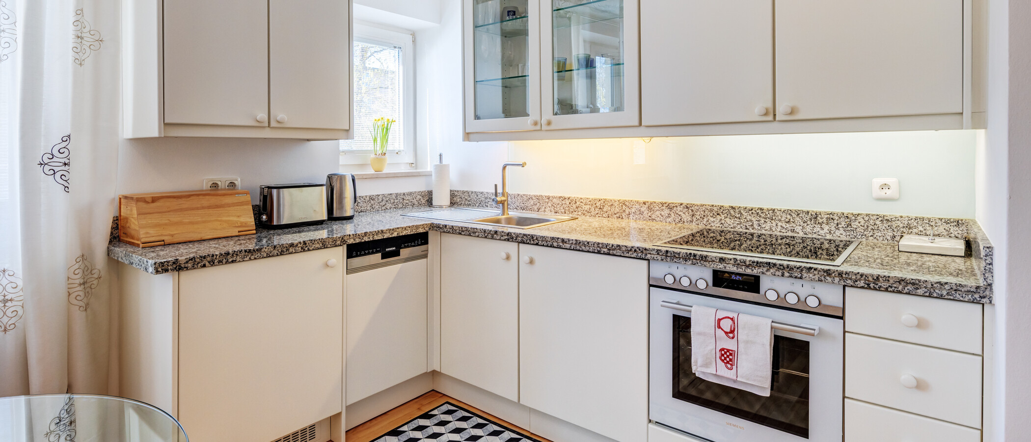 Ravna stran München Bogenhausen 01 Kuhinja 6213