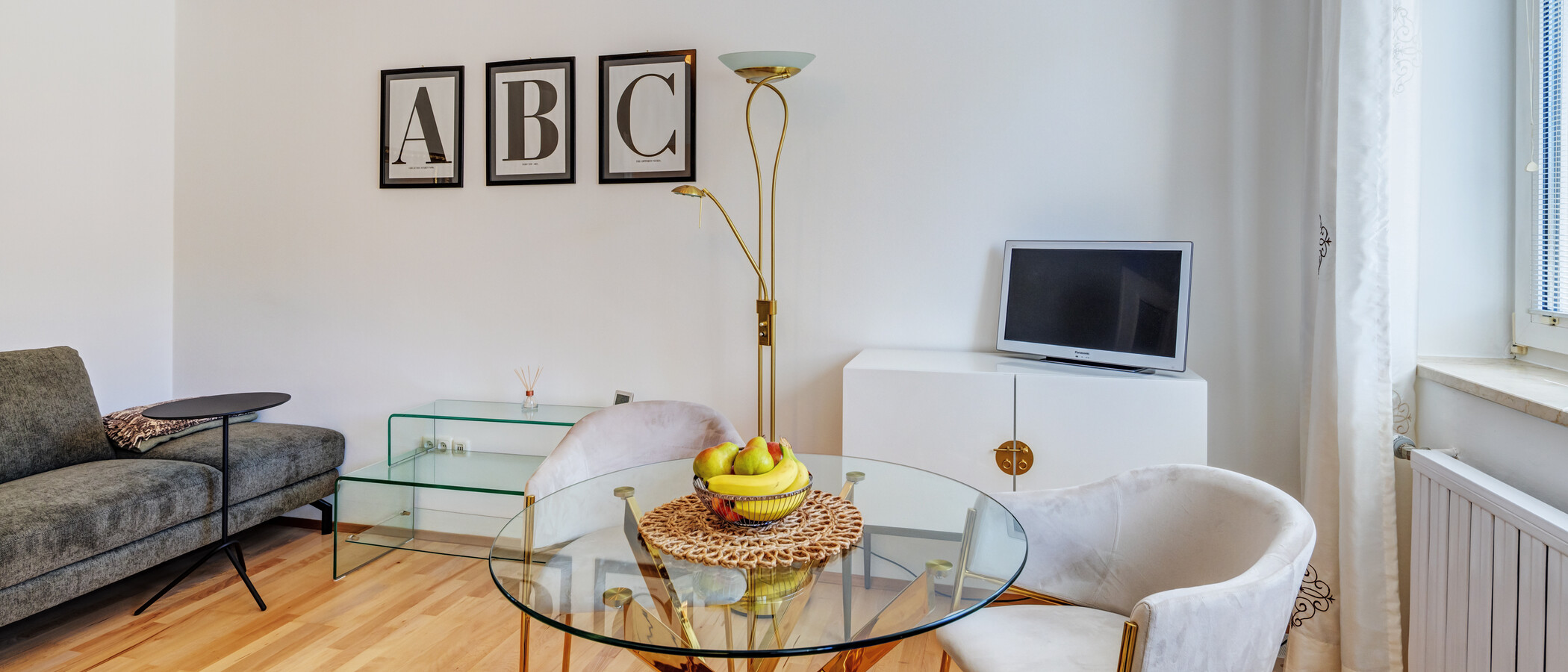 Ravna stran München Bogenhausen 01 Dnevni prostor 6213