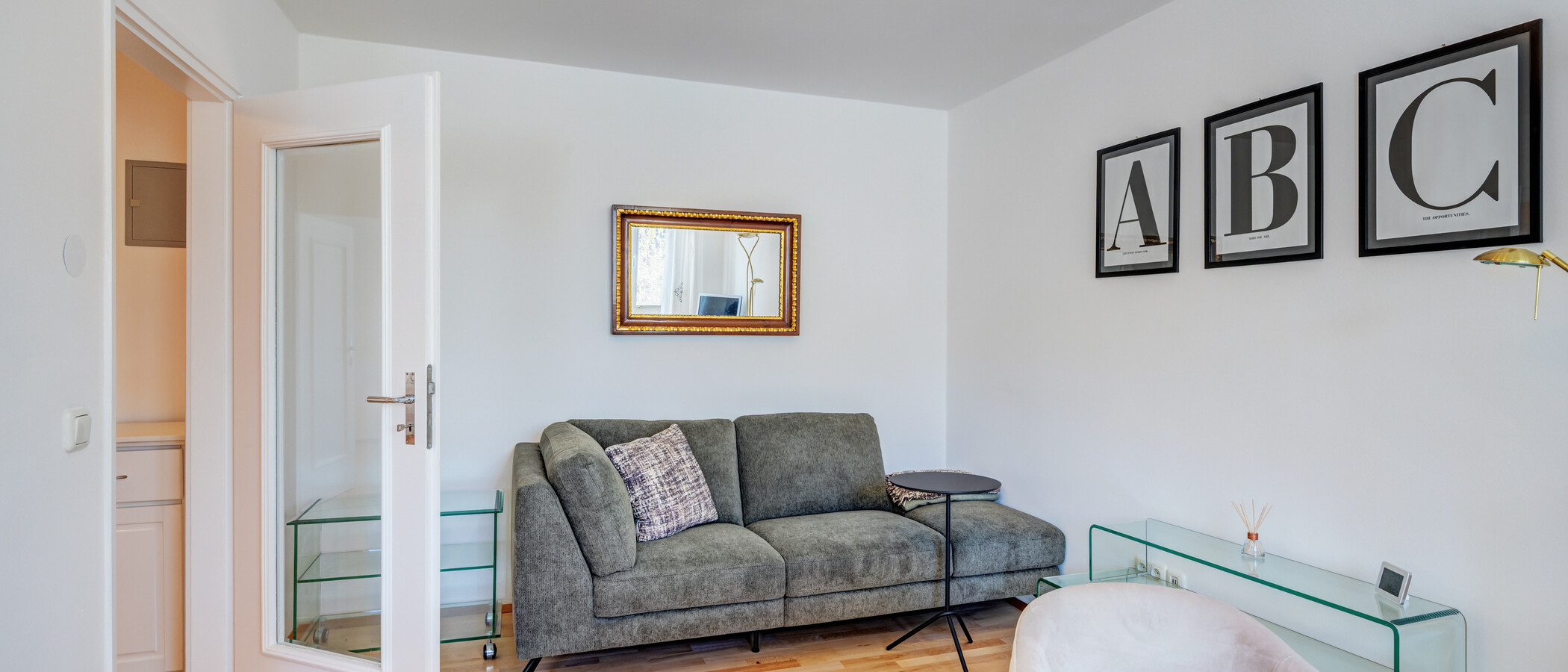 Ravna stran München Bogenhausen 02 Dnevni prostor 6213