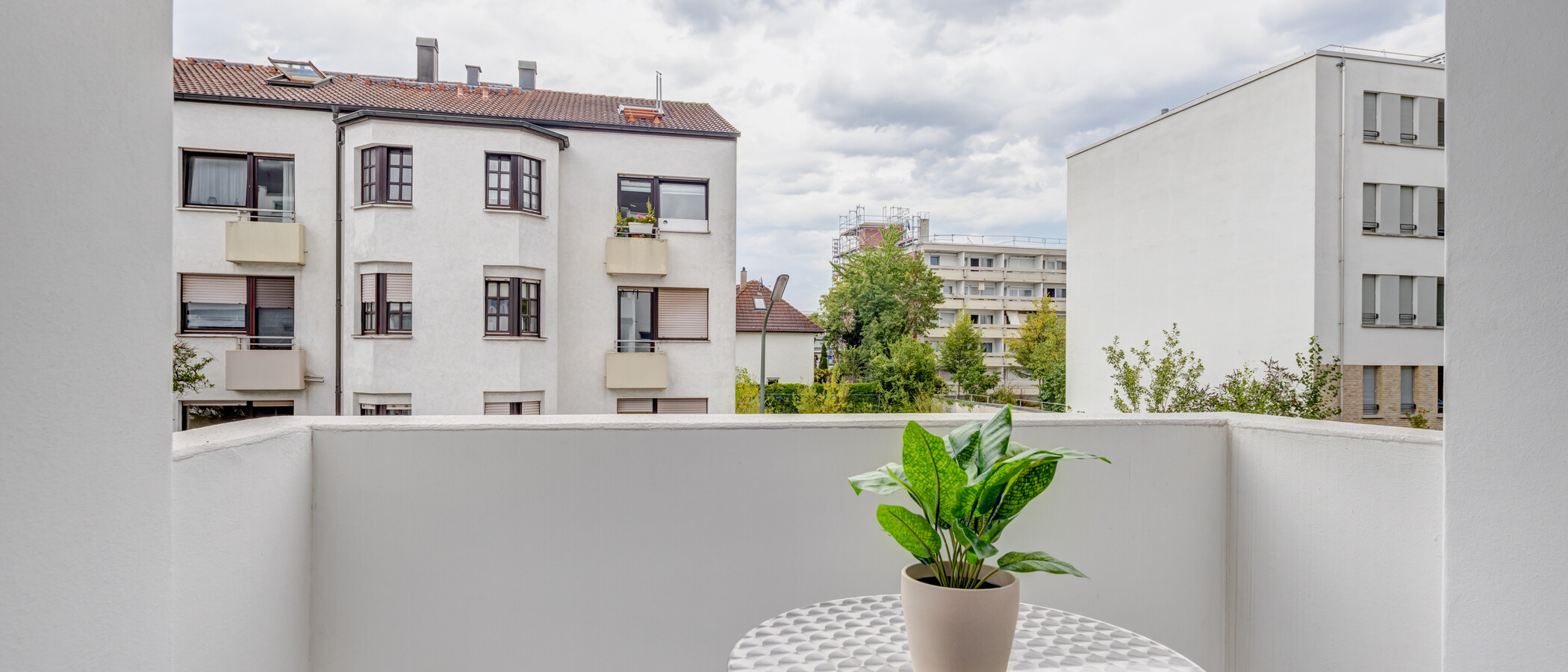 Ravna stran München Milbertshofen 01 Balkon 6508