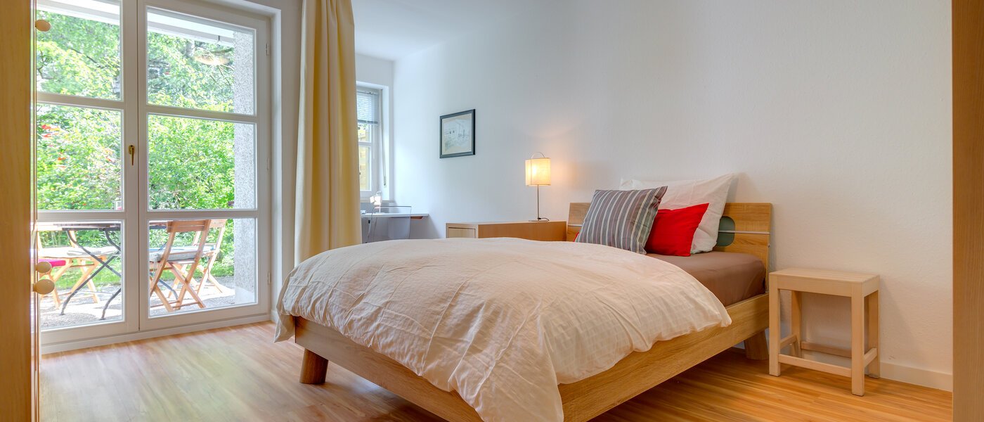 Trädgårdslägenhet München Neuhausen 01 Sovande 6555