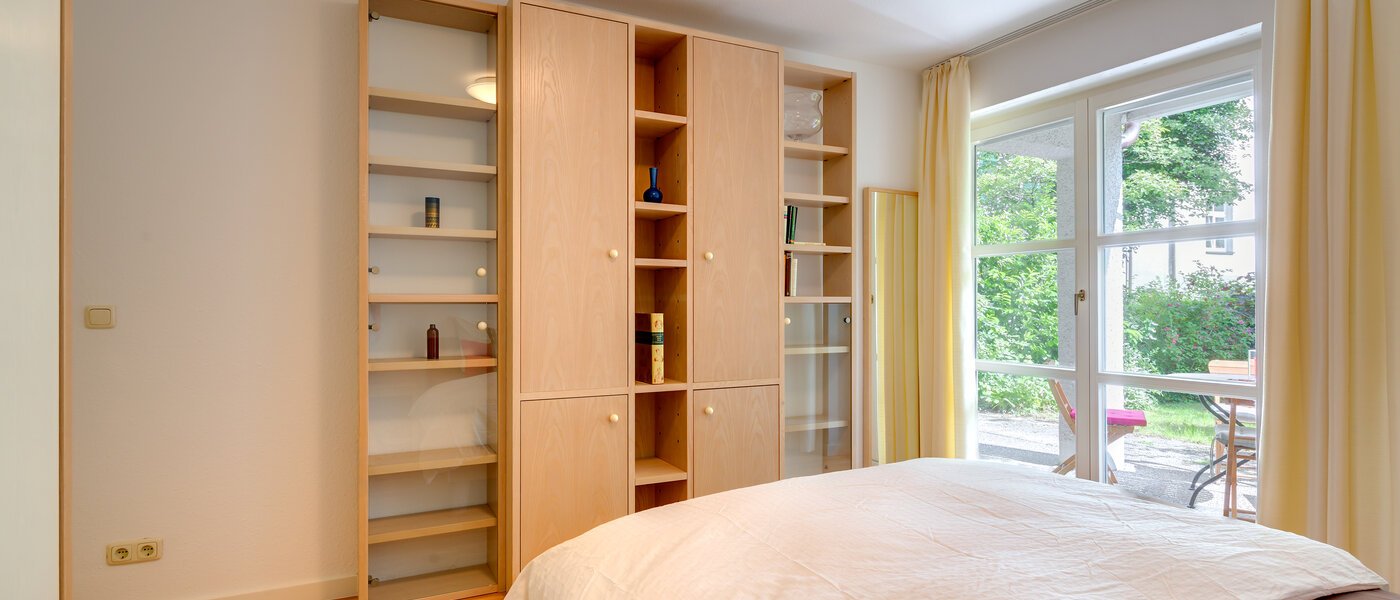 Trädgårdslägenhet München Neuhausen 03 Sovande 6555