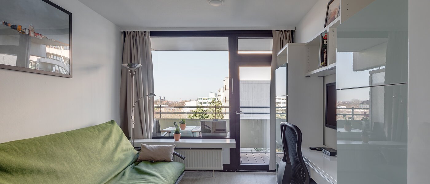 플랫 München Haidhausen 01 거실 공간 6871