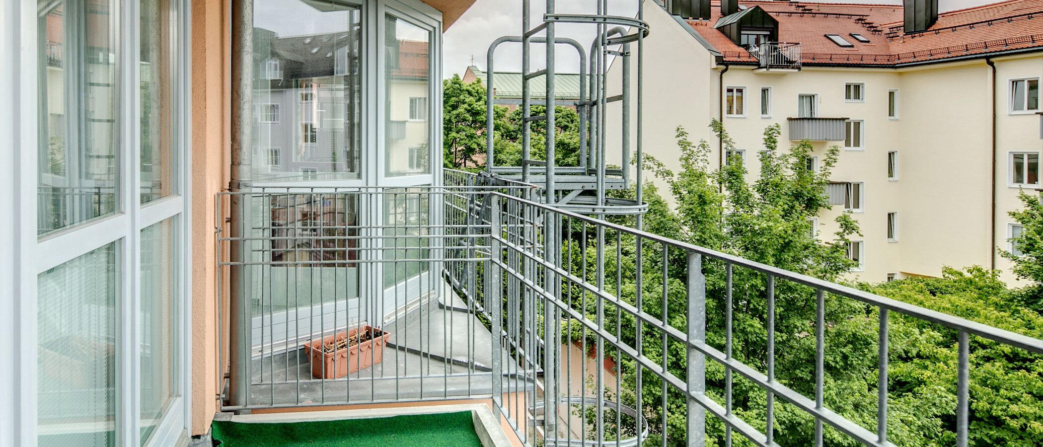 Ploché München Schwabing-Nord (zw. Belgrad- & Leopoldstraße) 02 Balkon 6928