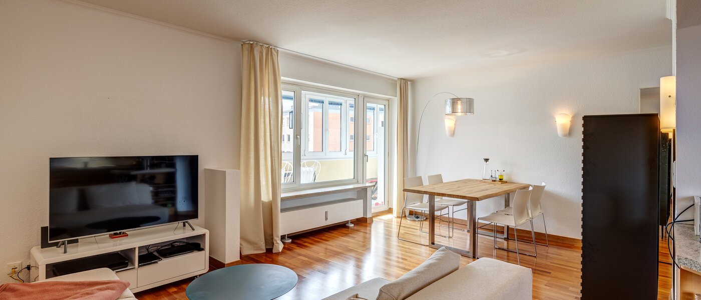 플랫 München Schwabing 02 거실 공간 7020