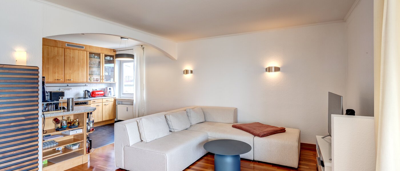 플랫 München Schwabing 03 거실 공간 7020