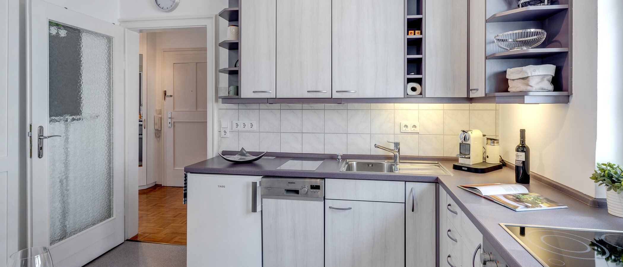 Ravna stran München Schwabing 02 Kuhinja 7034