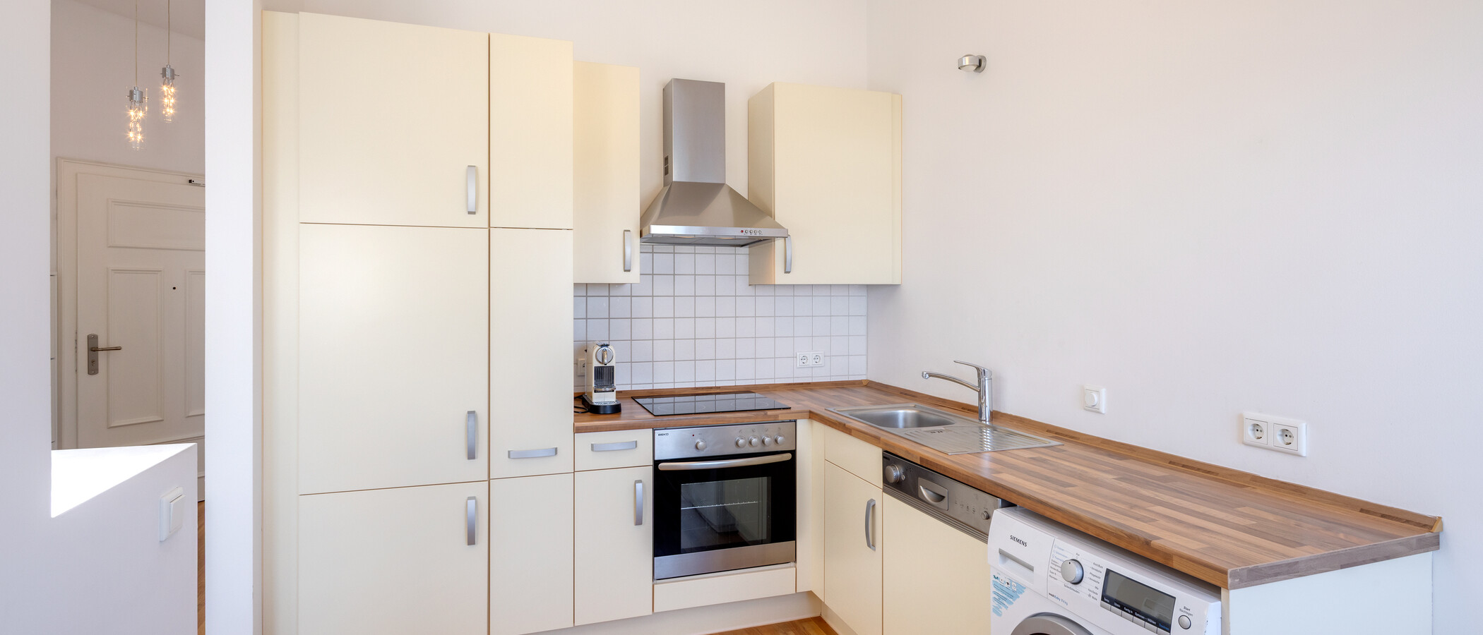 Tetőtéri lakás München Neuhausen 01 Konyha 7084