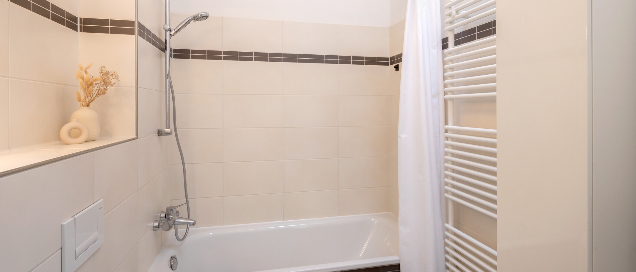 Tetőtéri lakás München Neuhausen 02 Fürdőszoba 7084
