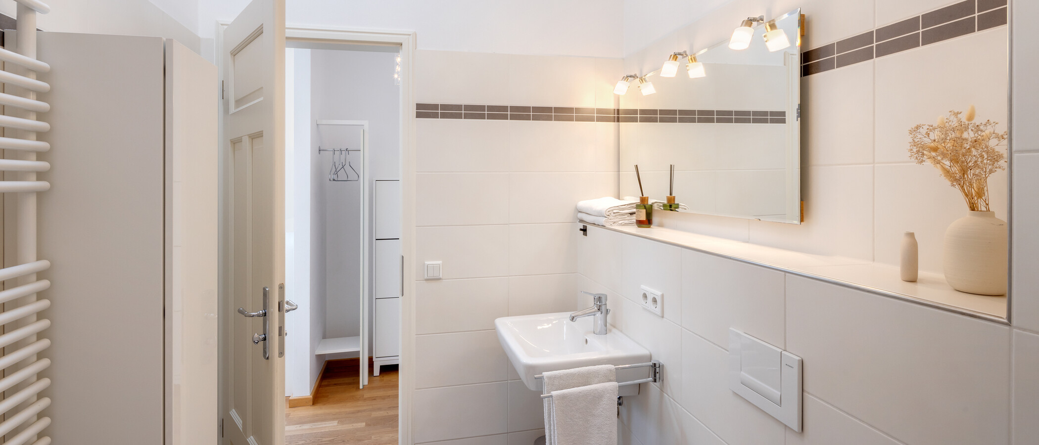 Tetőtéri lakás München Neuhausen 03 Fürdőszoba 7084