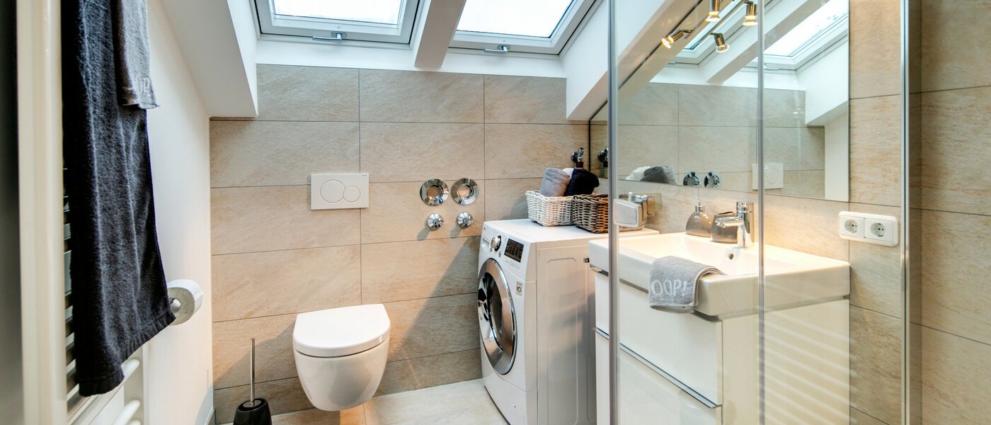 Zolder flat München Trudering 01 Badkamer 7503