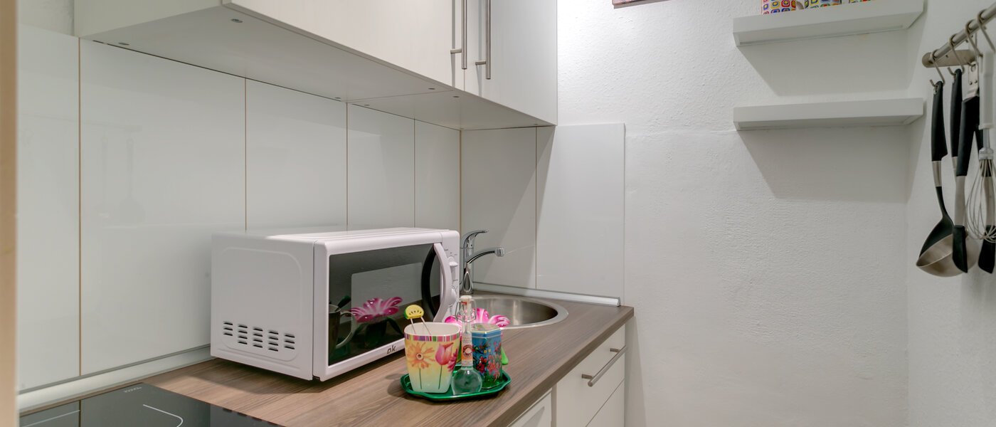 Плоский München Schwabing-Nord (zw. Belgrad- & Leopoldstraße) 01 Кухня 7587