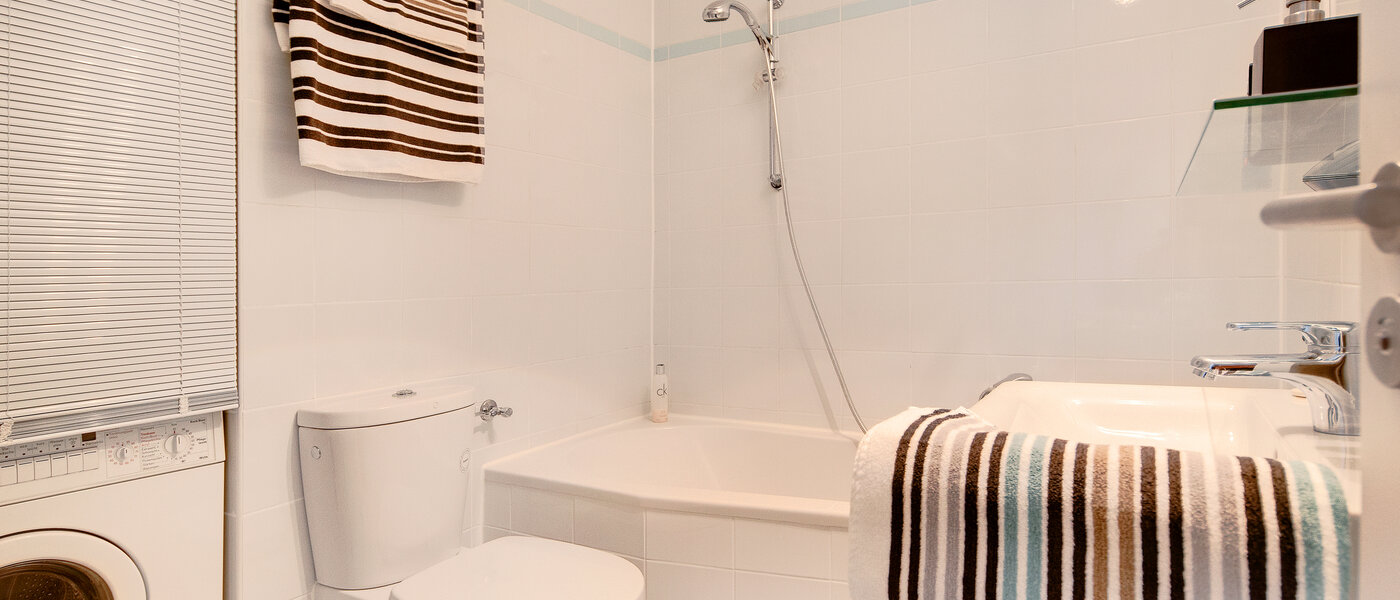 Stanovanje s strešno teraso München Schwabing-West (rund um den Hohenzollernplatz) 02 Kopalnica 7704